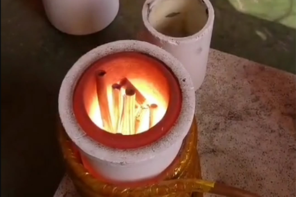 中频熔炼炉在多雨潮湿环境中应注意哪些问题?