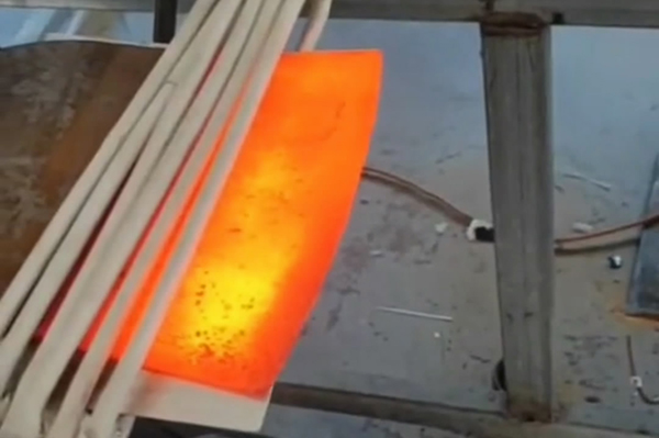 2mm钢板铁板超高频加热锻打