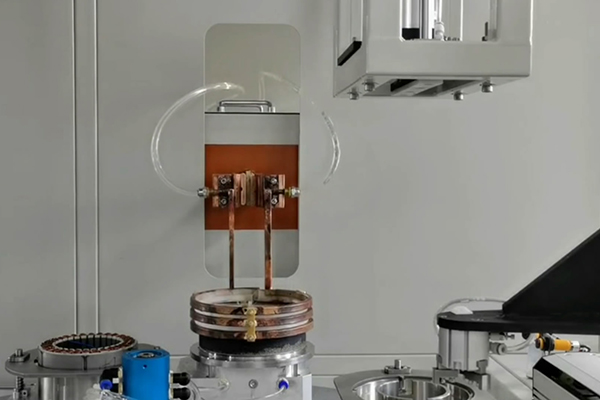 高频感应加热机加热后/自动化设备预热后对电机壳热装