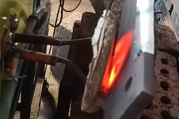 超音频感应加热淬火设备-钢板局部加热淬火热处理