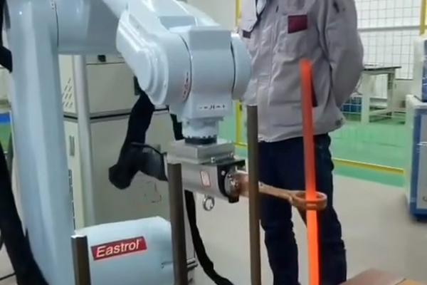 手持式感应加热设备-配合机械手臂实现自动化加热