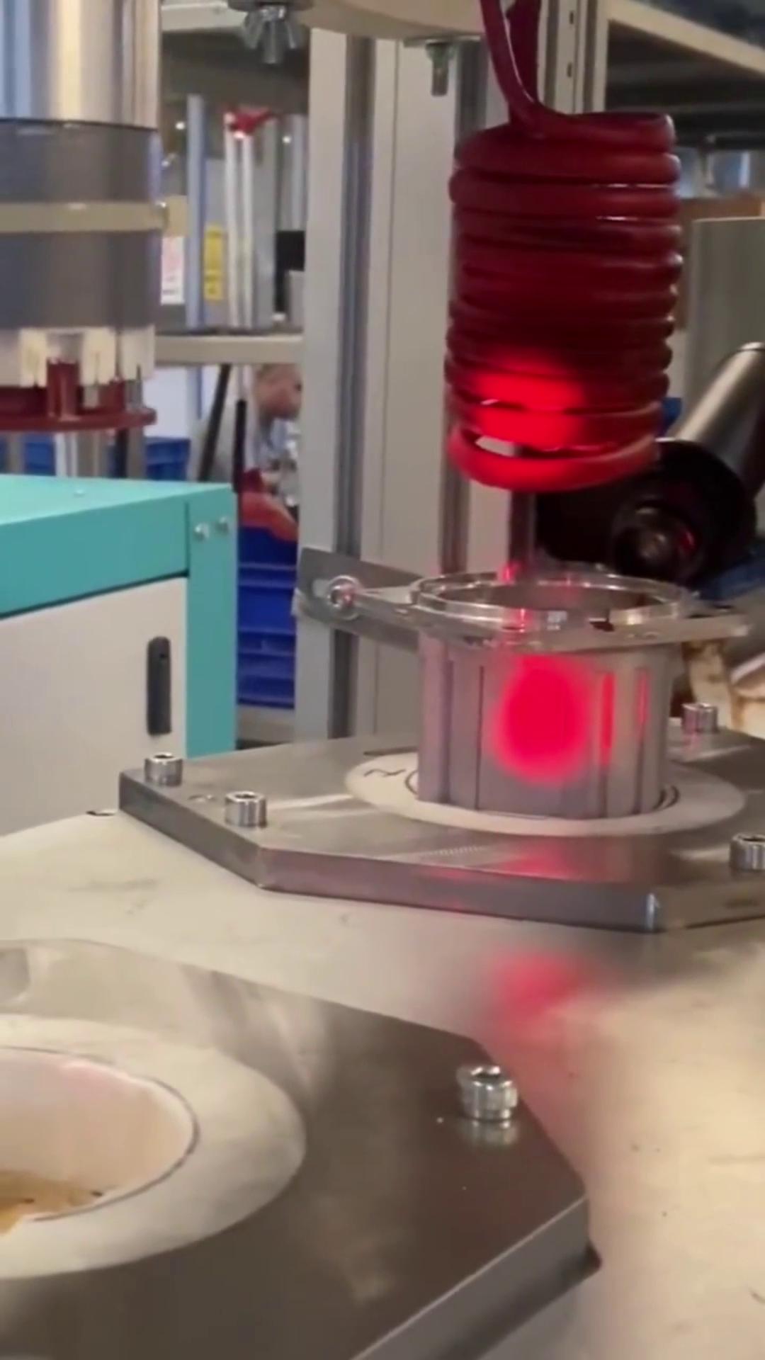 高频加热机配合自动化设备实现全自动对马达电机定子转子进行热套热装配