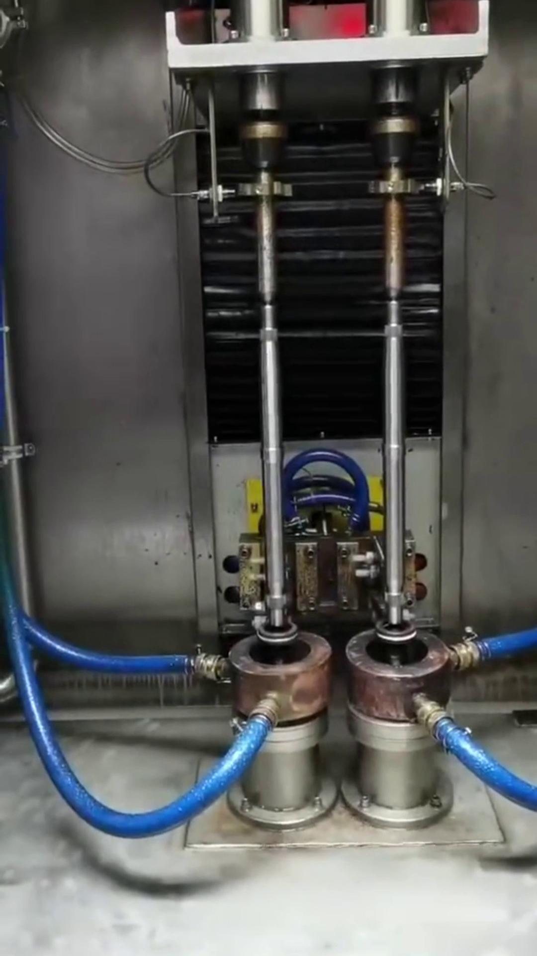 双工位淬火机床-全自动高频淬火设备-机械手臂上下料