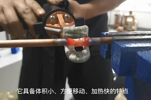 手持式高频焊接机,比传统的气焊火焊更加简单,插电就可以用