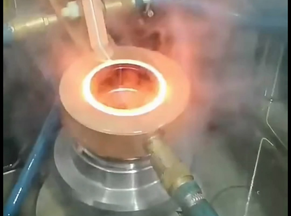 �����̼���ĸ�Ӧ������������