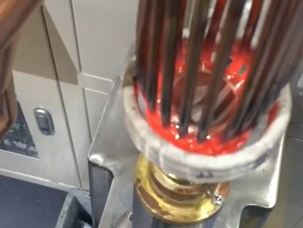 ������ͭ�ܸ�Ƶ���ӣ���Ƶ�������ߺ���ͭ��