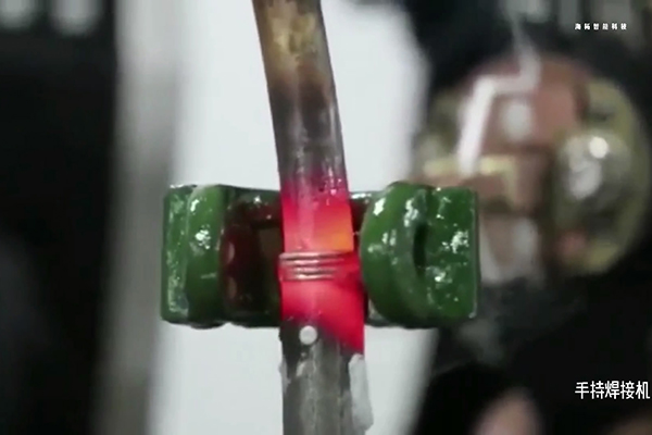 �ֳ�ʽ��Ƶ���Ȼ�����Ƶ��������ͭ����ʾ