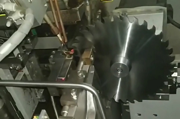 ��Ƭ�Ͻ𺸽��ø�Ƶ����