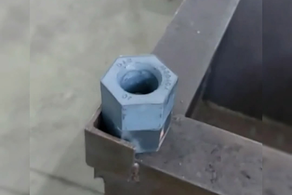 ��ĸ���ȴ���˻�����Ƶ�������¯