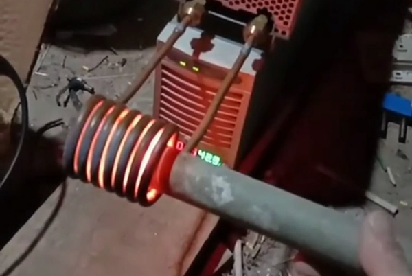 ��һ��С�͸�Ӧ�����豸���ȸֹ��ж��