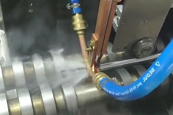 ��ֶδ��-��װ�о߷ֶ��ȴ�������豸