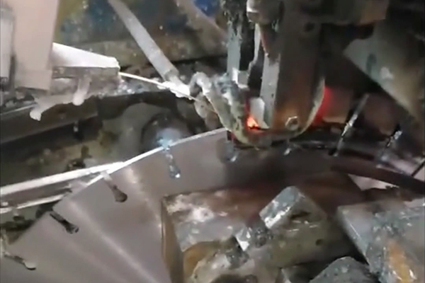 ��Ƭ�ϵĺϽ��ø�Ƶ���ӻ�����