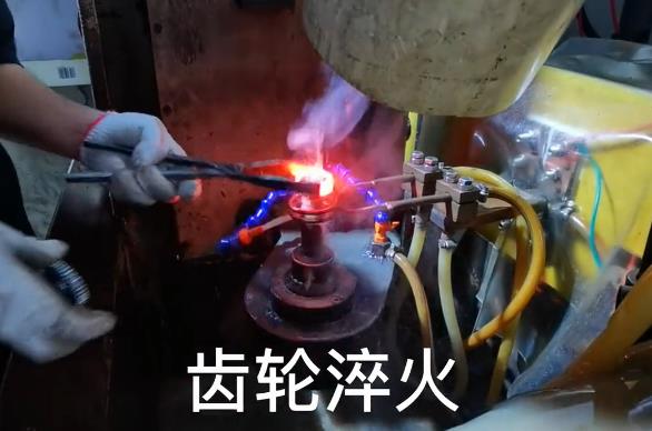 ���ִ���ð��Զ���Ƶ������