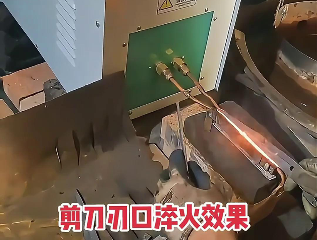 剪刀刃口采用高频机进行淬火热处理，提升其锋利度、硬度和耐磨性