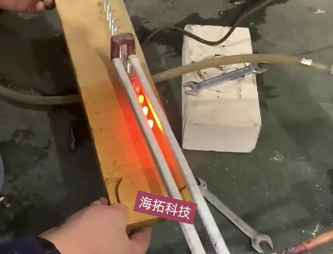 6mm端头在线退火，采用蓝鲸体育高清直播官网入口
配合自动输送带实现均匀加热退火