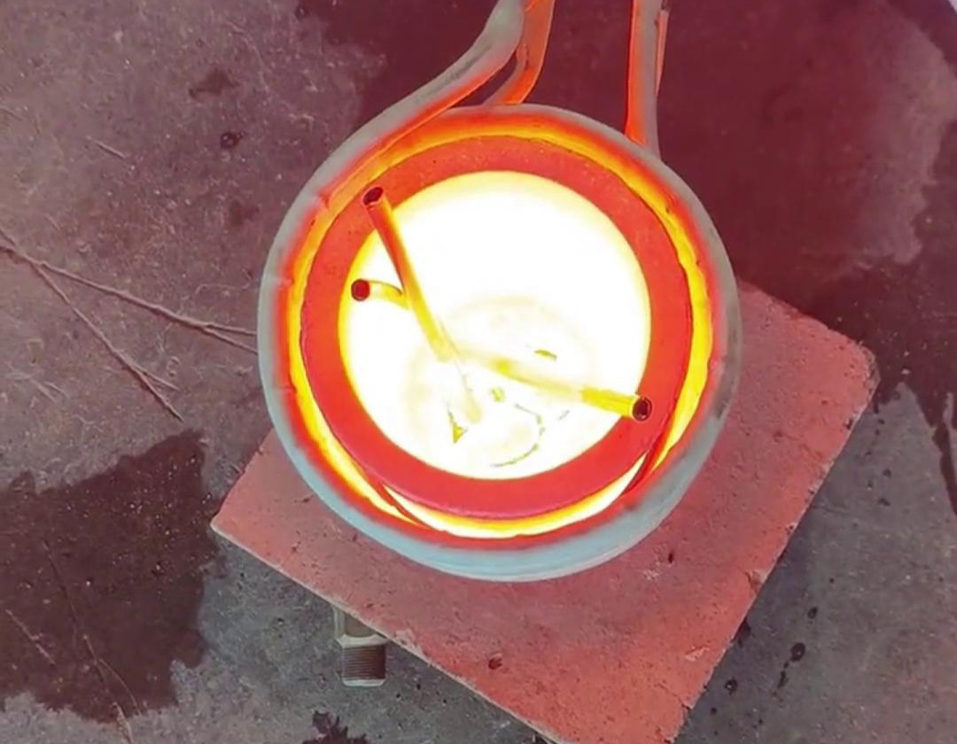 海拓高频熔炼炉：金属材料熔炼处理的高效利器