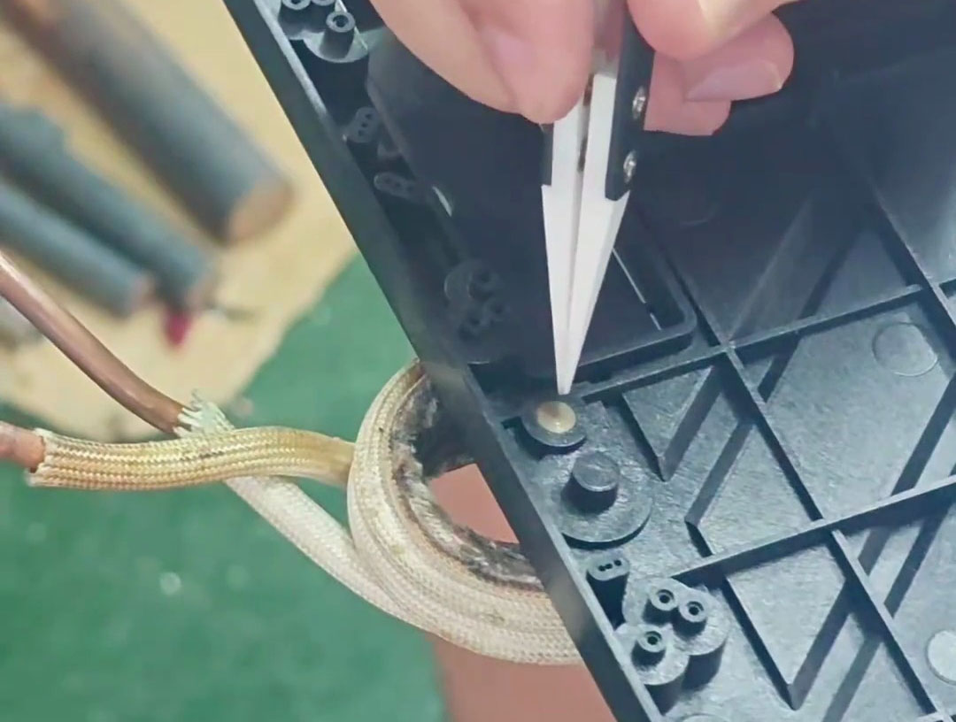 高频加热无明火：可燃环境下螺丝快速热拆技术解析