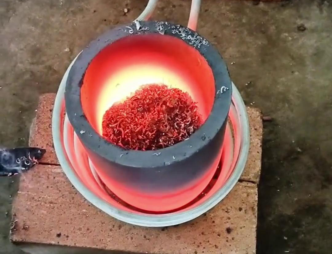 熔炼炉2000温度以上技术参数详解：高频与中频设备的温度边界及应用场景