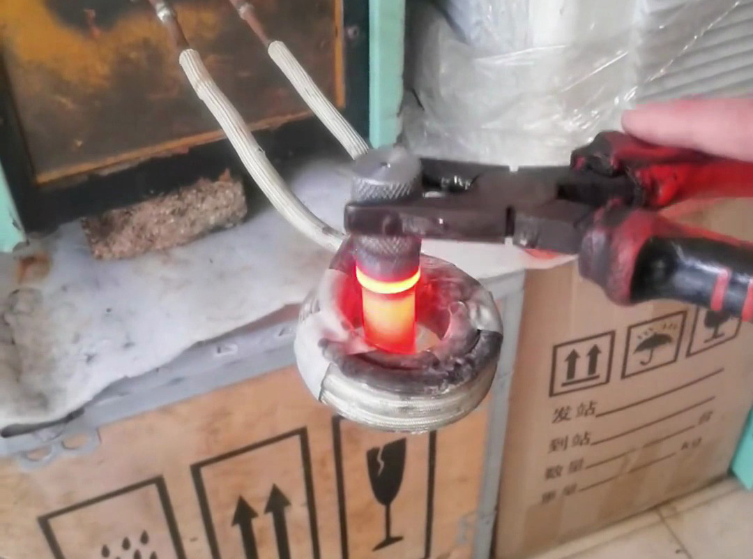 高频感应淬火：模具顶针热处理的定制化解决方案