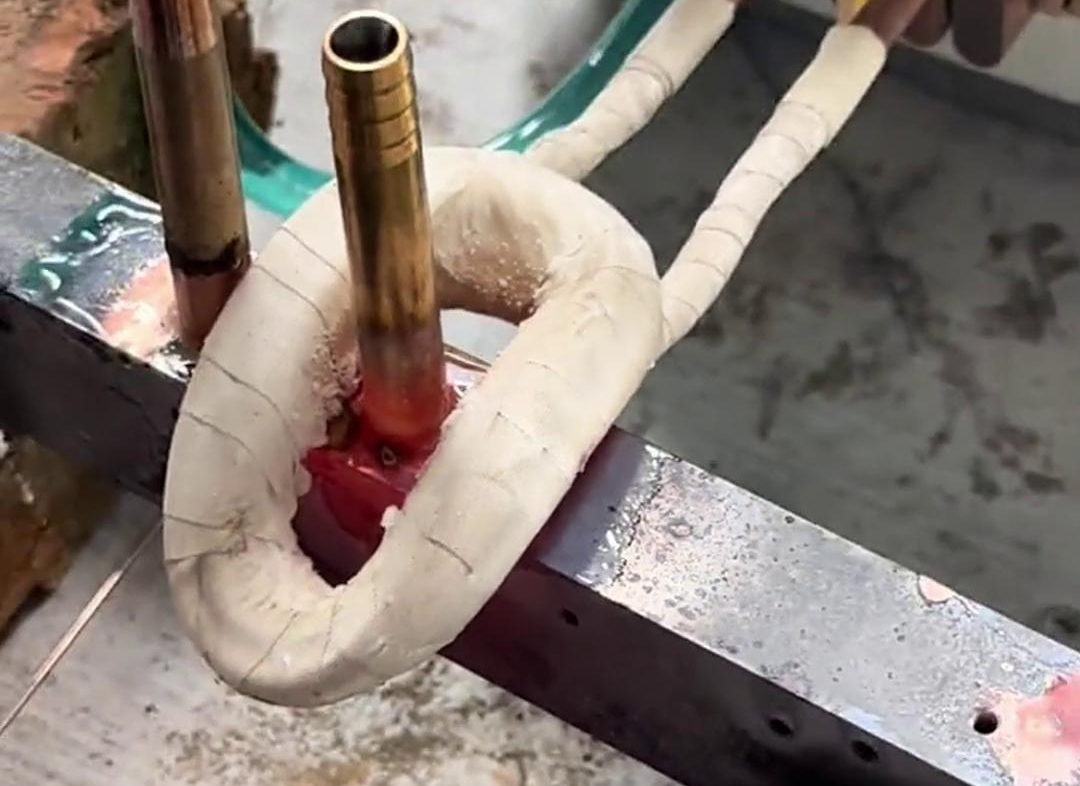 焊接工艺的魅力展现，铜管和方管高频焊接，高频技术创造的奇迹！