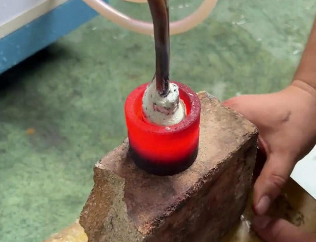 蓝鲸体育直播间
对机械零部件的内孔表面进行淬火处理的工艺