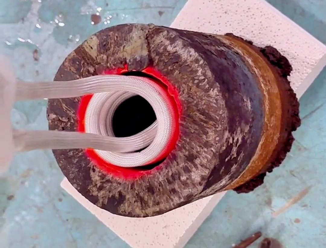 高频内孔加热主要应用于工件的淬火过程,使内孔表面在短时间内达到较高的温度,以实现淬火效果