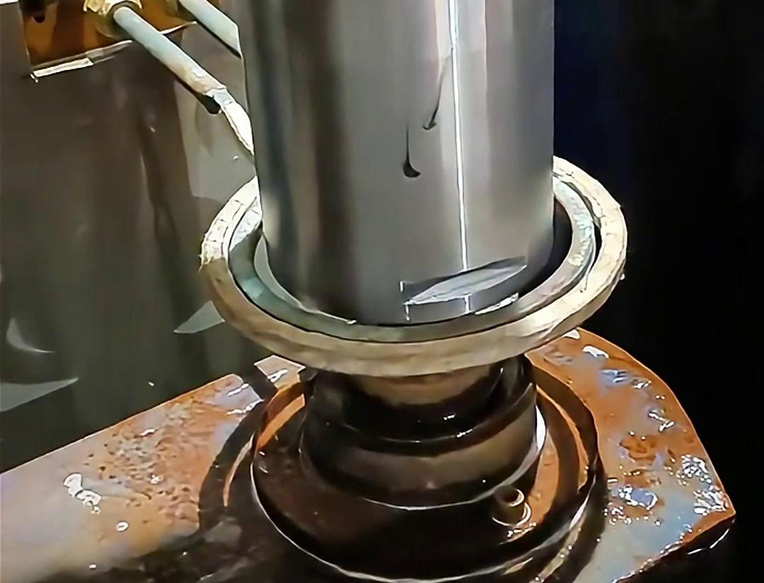 高频淬火机床具有多个显著的优点,淬火速度快,通常只需几秒钟即可完成淬火过程