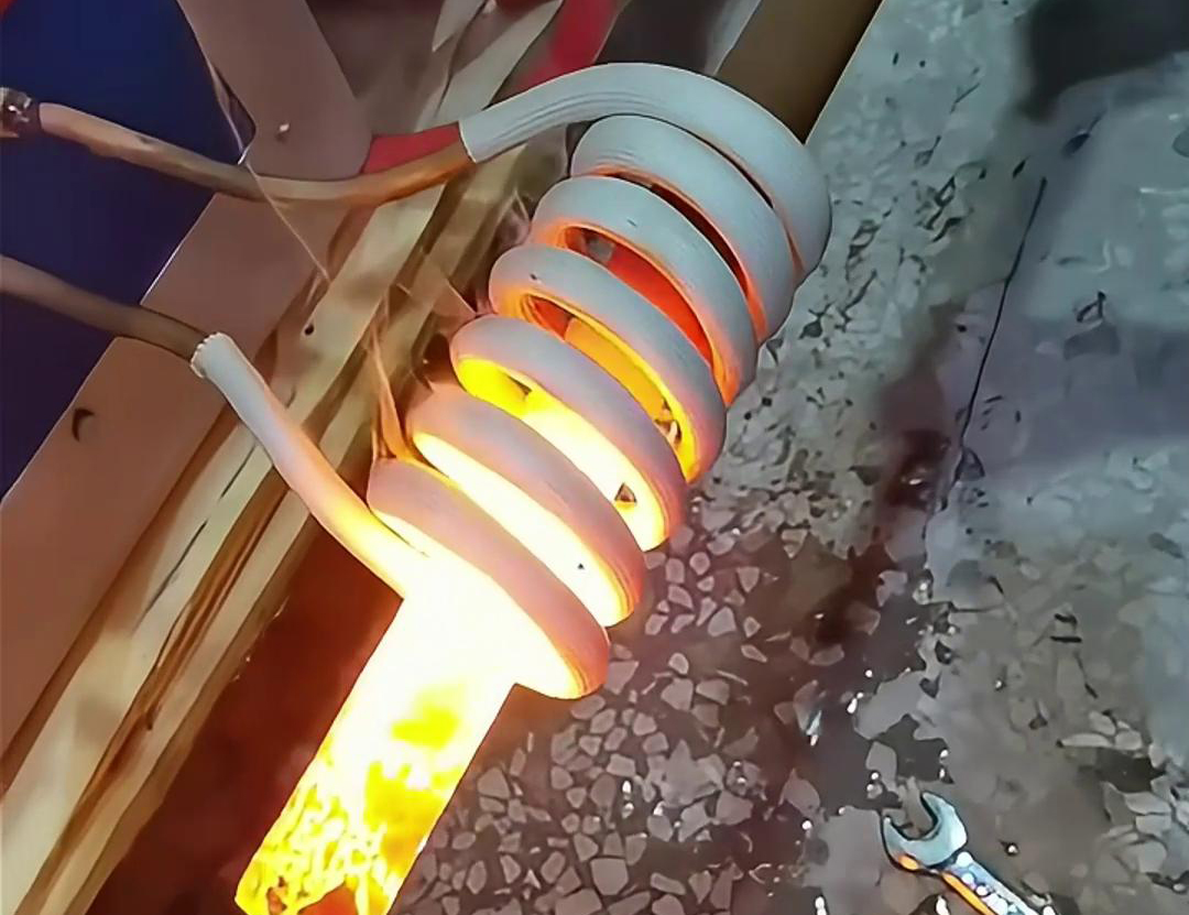 铁棒的高频加热具有效率高、速度快、操作简单等优点,广泛应用于金属材料加工