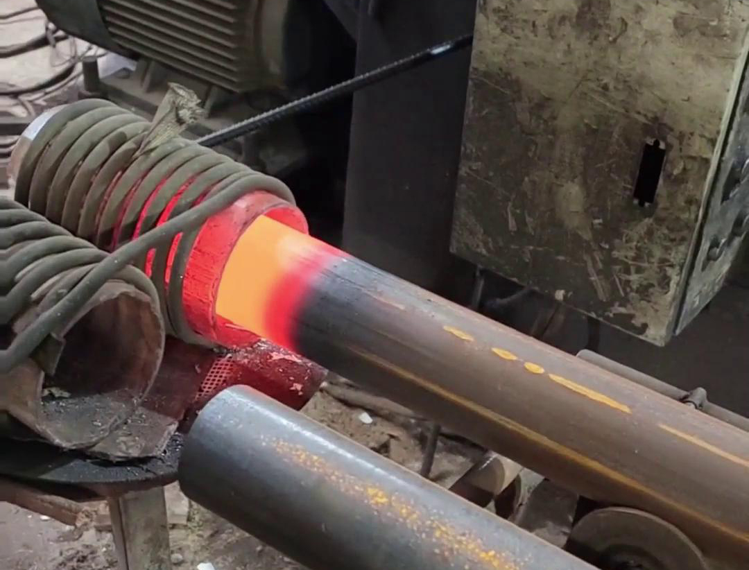 蓝鲸体育高清直播官网入口
利用高频电磁场对钢管进行快速、均匀的加热