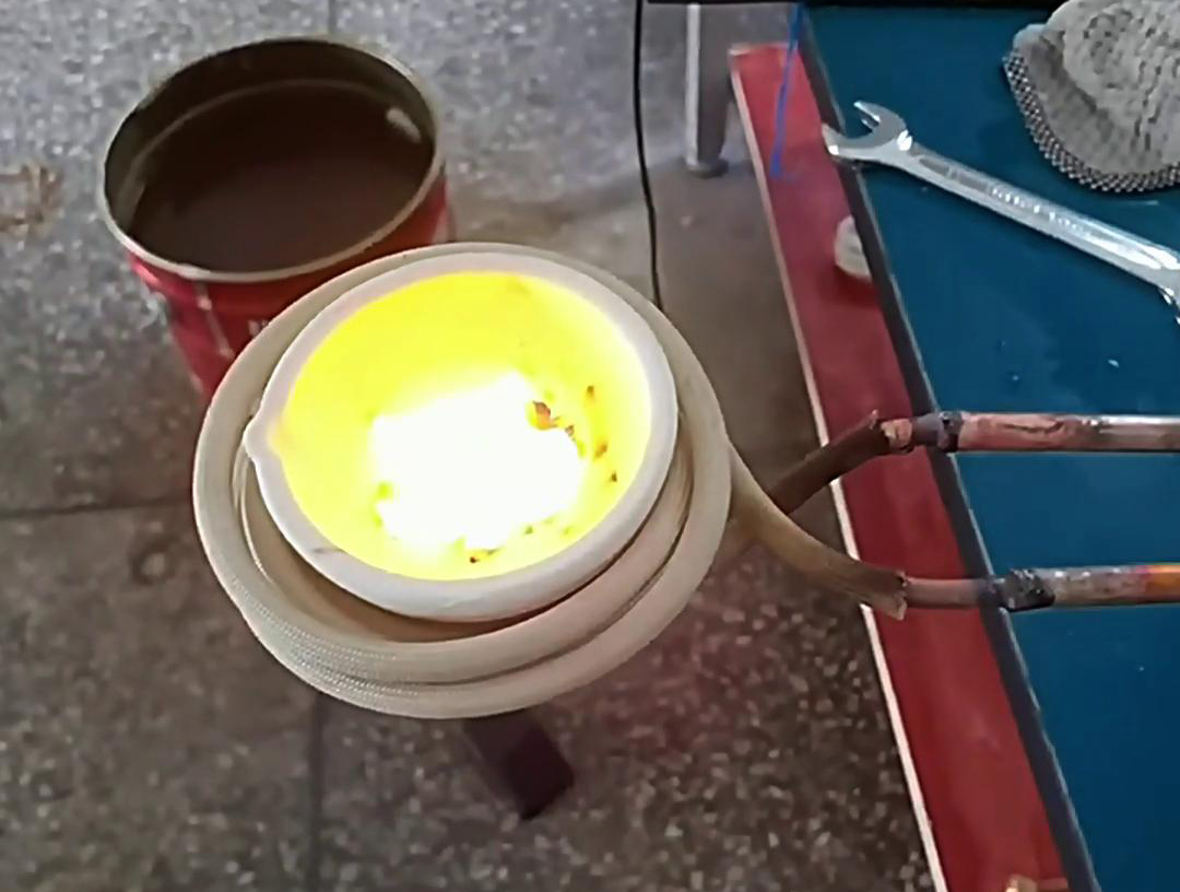 只要220V ,可以放在家里,店面里,学校和实验室里使用的贵金属熔炼炉