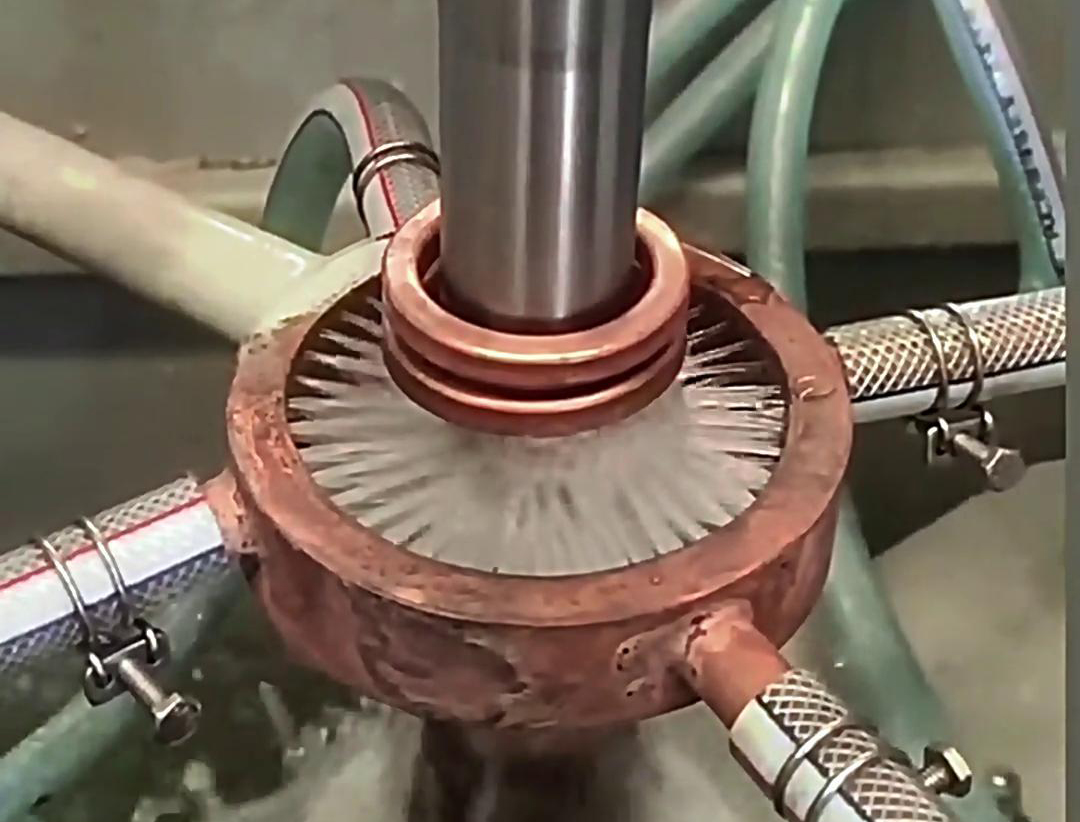 轴的淬火层深、硬度要均匀一致，还得用高频淬火机床