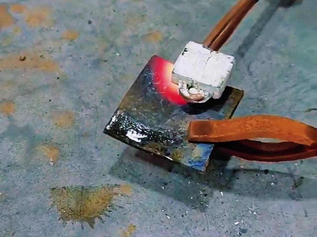 手持式蓝鲸体育高清直播官网入口
配合U型线圈在金属加热领域应用