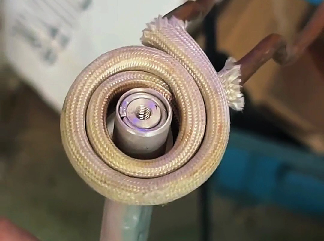 通过高频感应加热实现铝管与堵头的快速、牢固连接