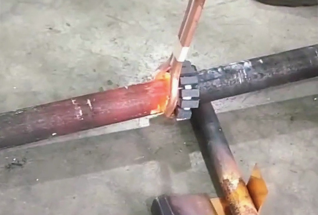 手持式高频机由于其便携性、多功能性和高效性,在金属加工领域有着广泛的应用