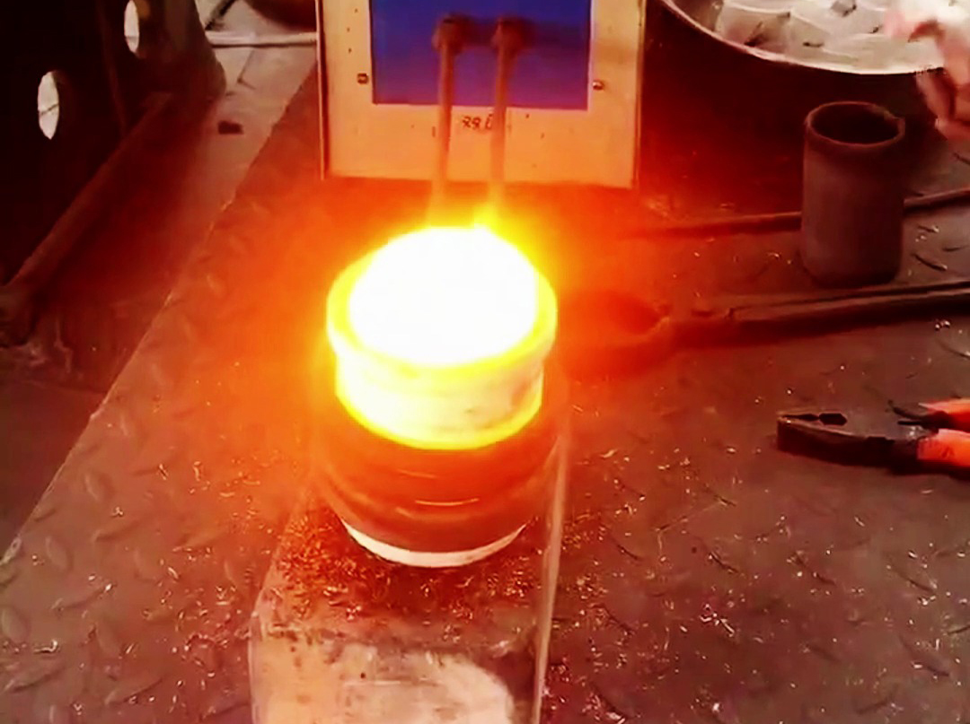 高频熔炼炉适合在实验室，教学，小型化熔炼生产使用