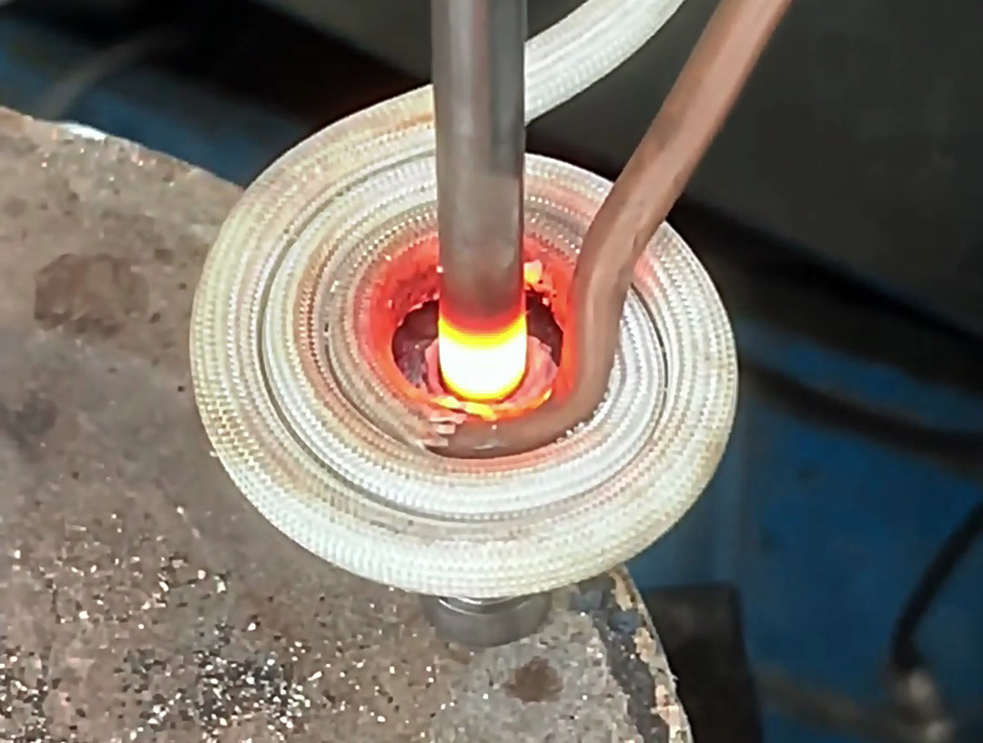 使用高频焊接设备焊接不锈钢管