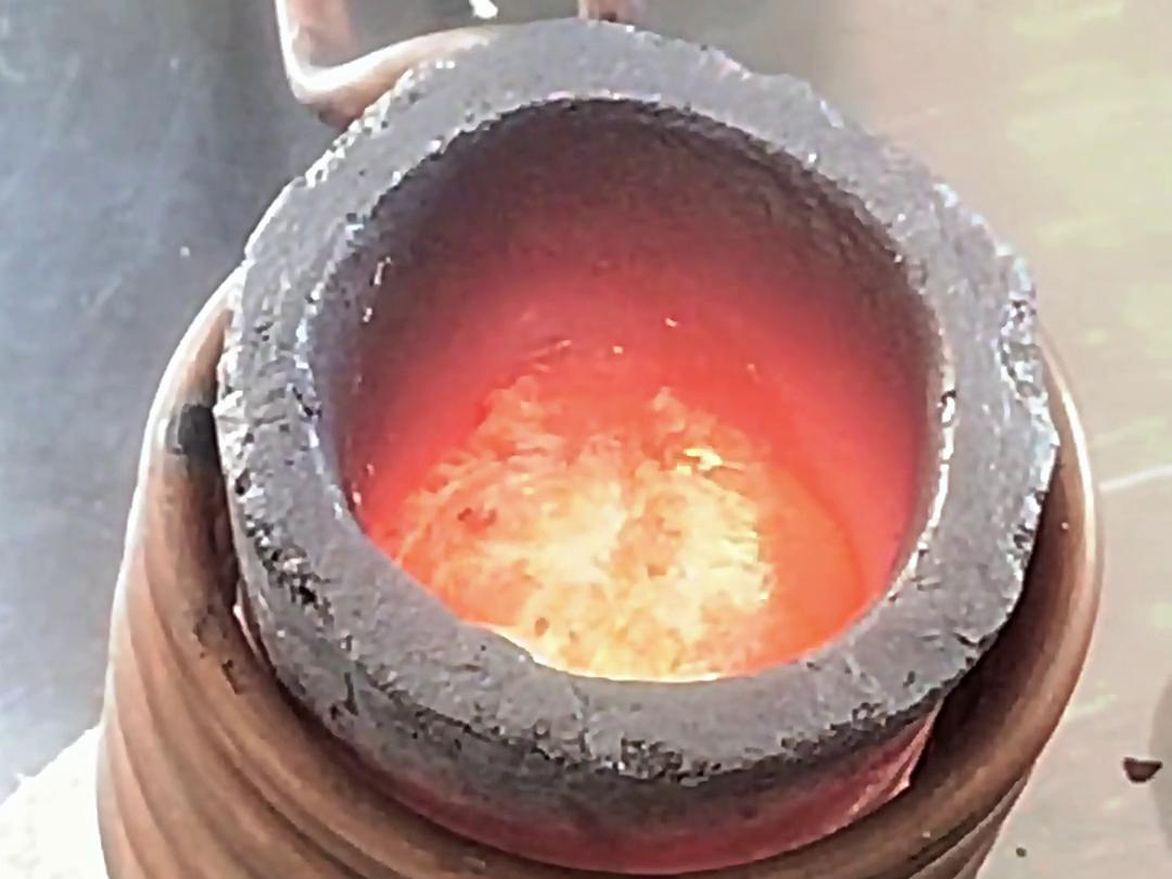 1公斤高频熔炼炉在废铝熔炼打样中具有高效、精准、灵活等优势