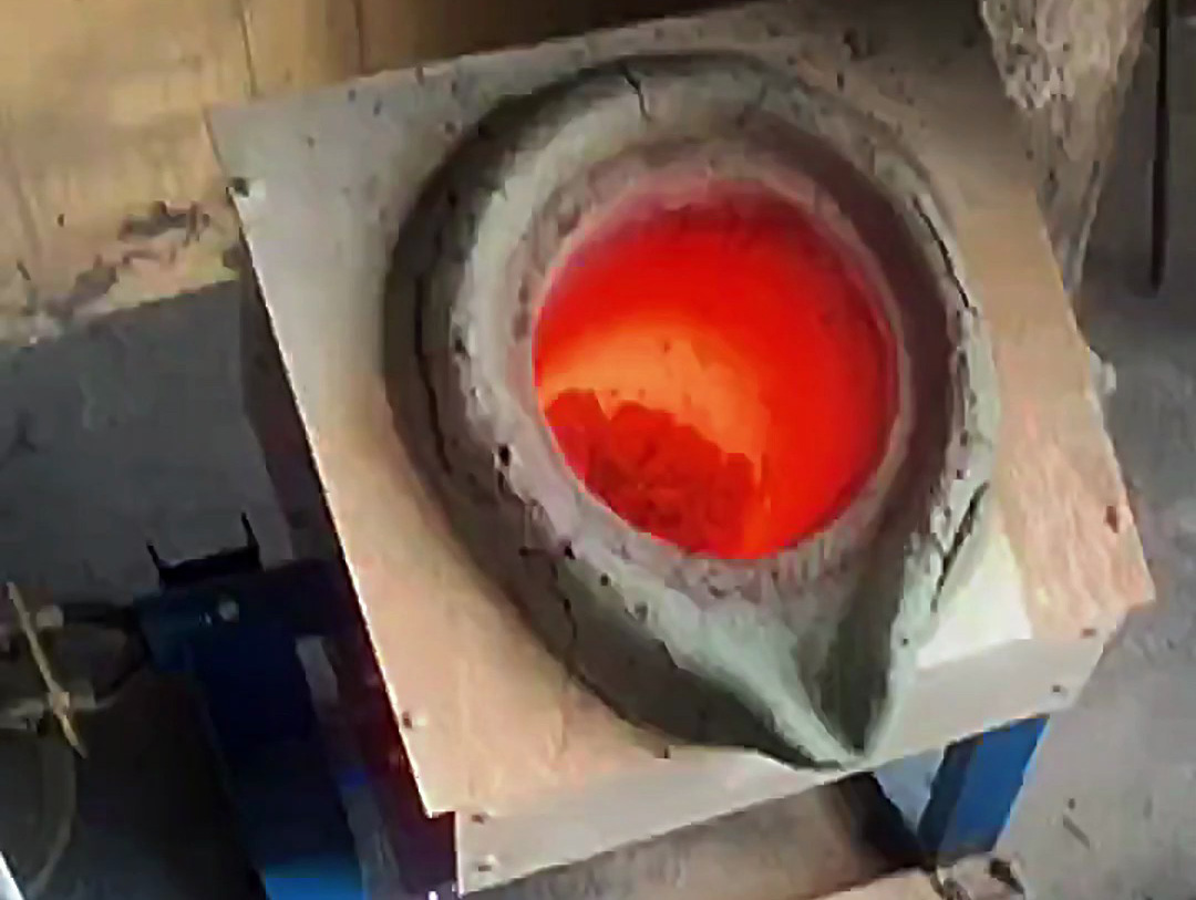 支持非标定制的手摇倾倒式中频熔炼炉