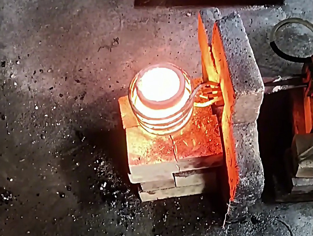 小型熔炼炉支持定制在110V或者450V电压下使用