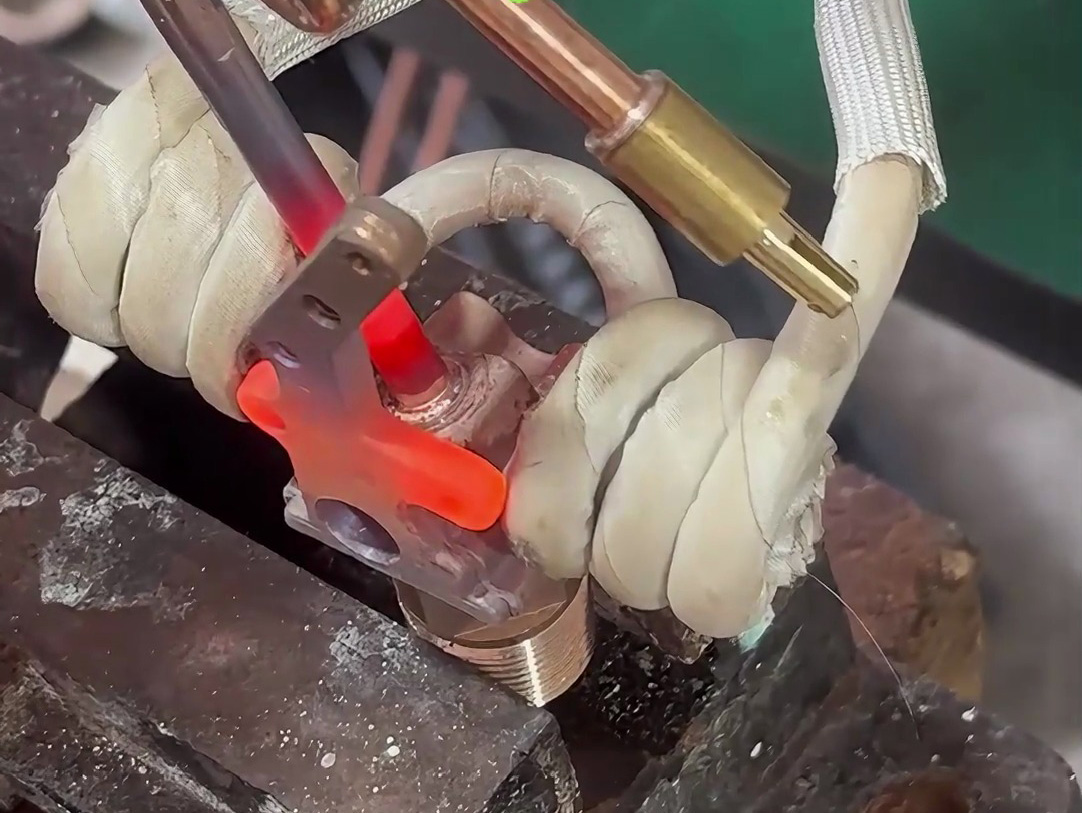 铜管、铝管焊接、铜件铝件不锈钢工件配件焊接都可以使用高频焊机完成