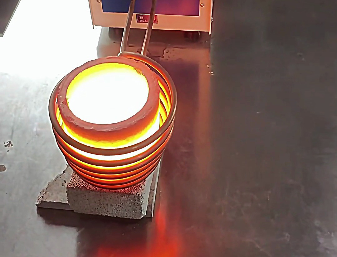 220V小型熔炼炉 是一种非常适用于实验室、教学、贵金属回收、首饰加工等场景