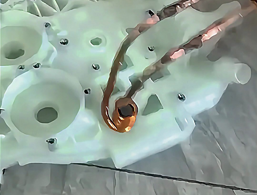 传统热装工艺OUT，手持式蓝鲸体育高清直播官网入口
如何让金属与塑料模具不变形