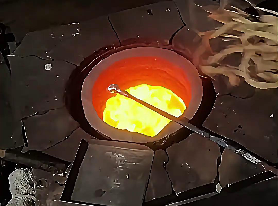 中频熔炼炉熔化银粉，根据需求配熔炼量大小