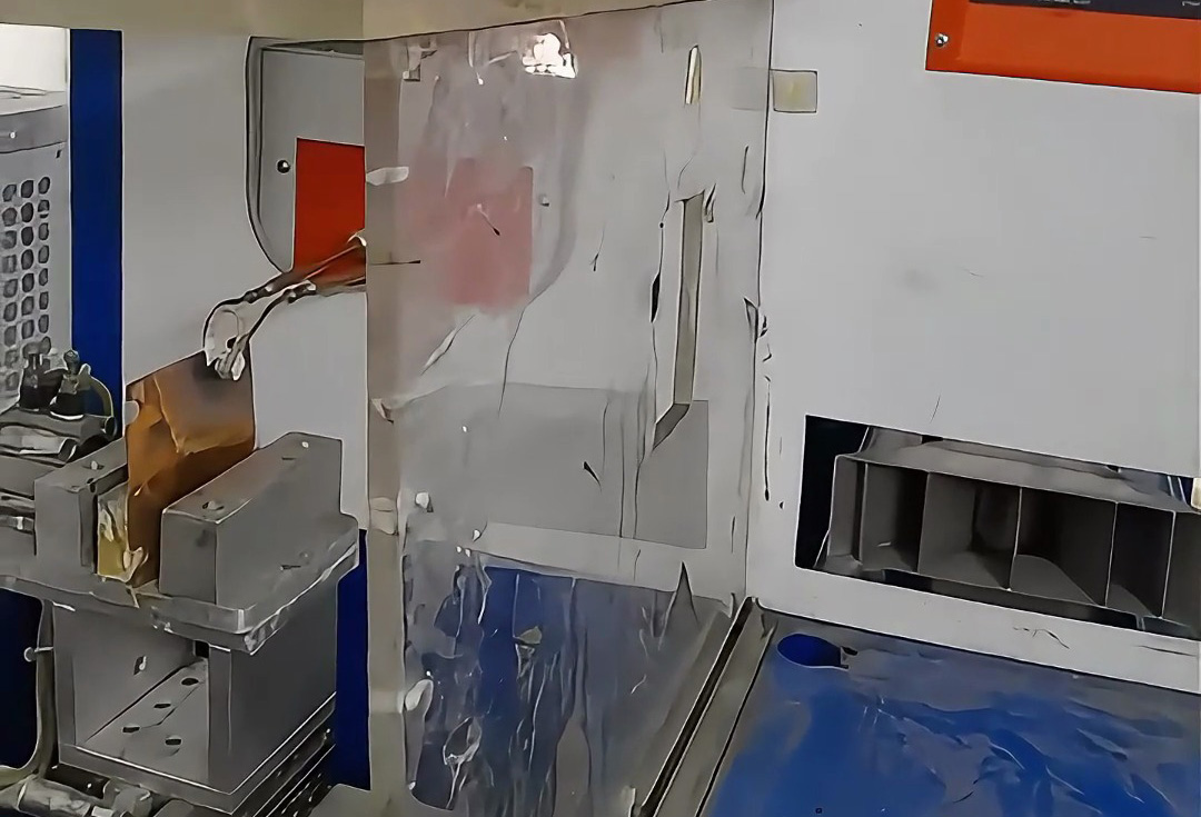 采用了10KW超高频感应加热设备对铜板退火的半自动化设备