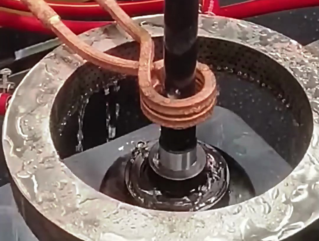 数控高频淬火机床是一种结合了数控技术与高频感应加热技术的先进热处理设备