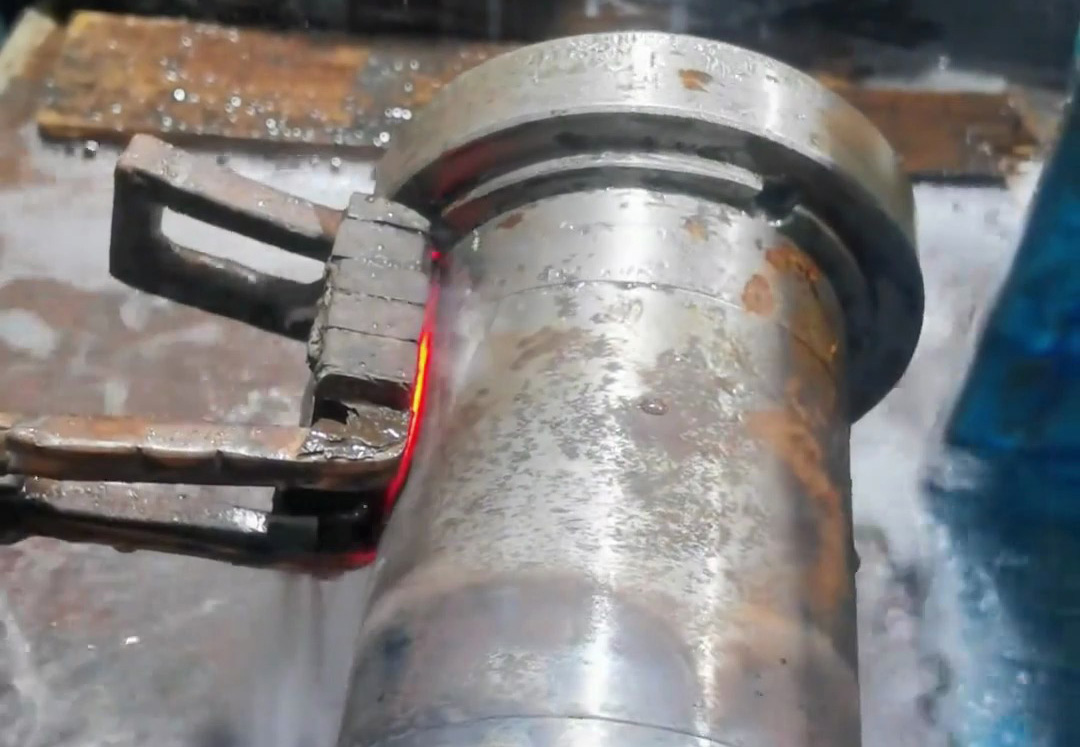 金属在高温下瞬间冷却会发生什么？电机轴工业高频淬火实拍