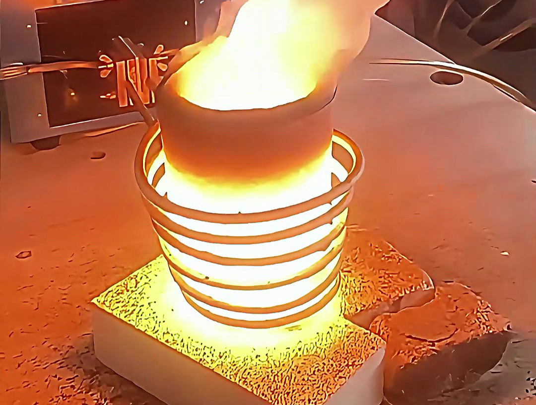 小型高频金属熔炼炉适用于多种金属材料的熔炼,如金、银、铜、铝及其合金等