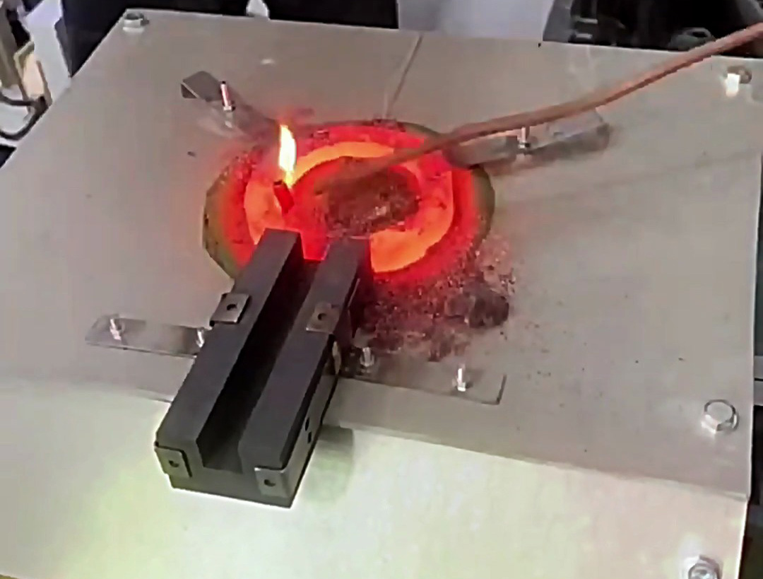 非标定制支持!海拓中频熔炼炉如何满足你的工业生产需求