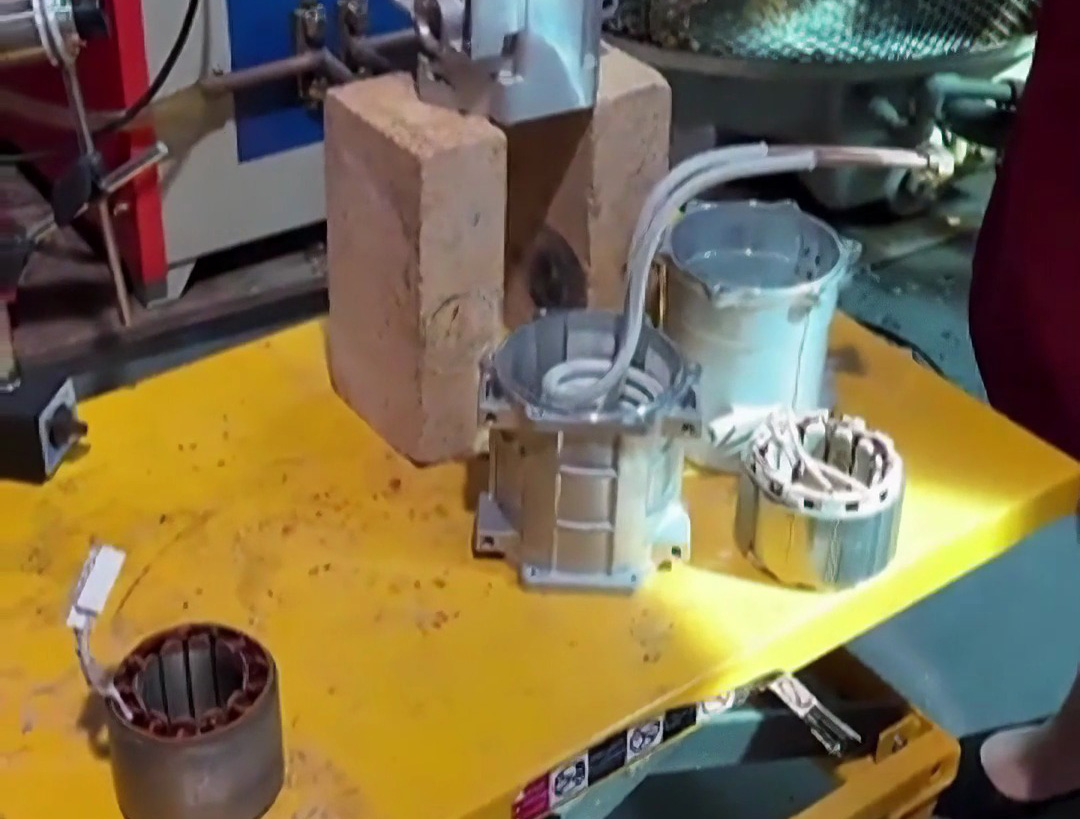 电机壳体热装新工艺,告别火焰加热!感应加热方式电机壳体热装方法更均匀更安全