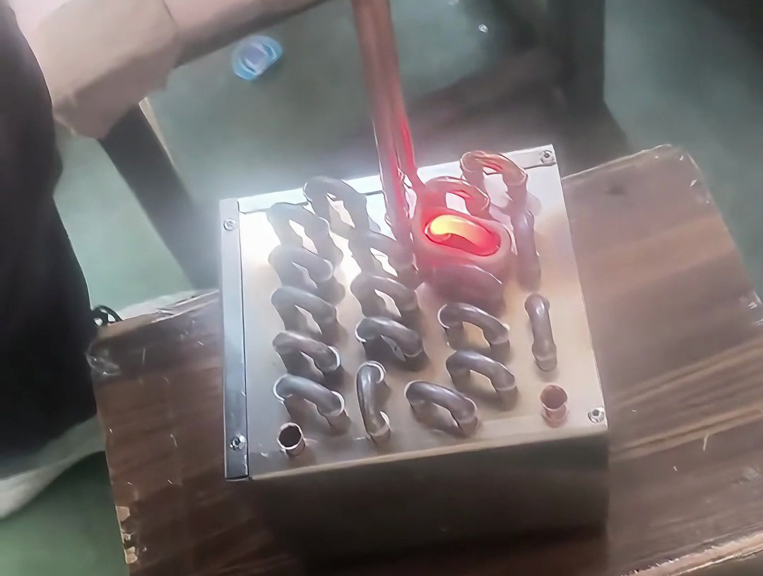 冷凝器U型铜管焊接全过程!手持高频焊机效率提升3倍